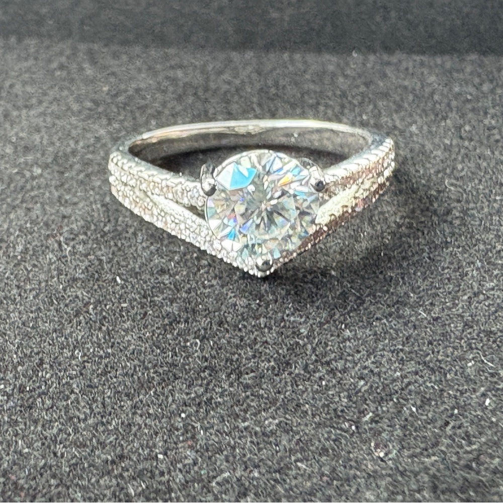 Elegant Silver Women's Ring